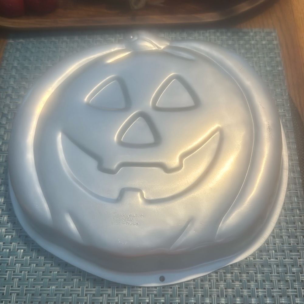 Vintage Wilton Jack-O-Lantern Pumpkin cake pan